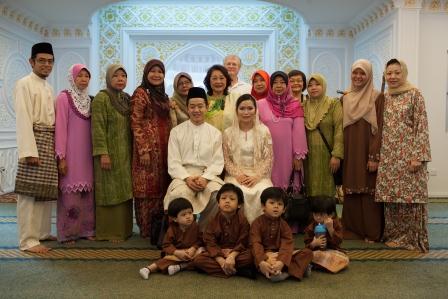A photo session with family members from KL, Kuching, Mukah, Balingian and Perth